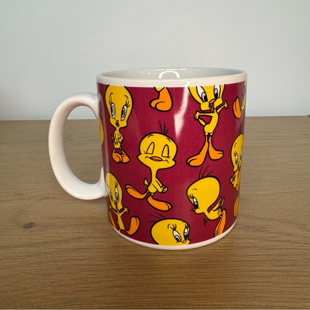Vintage 90’s Applause Tweety Bird Patterend Mug with Magenta Background